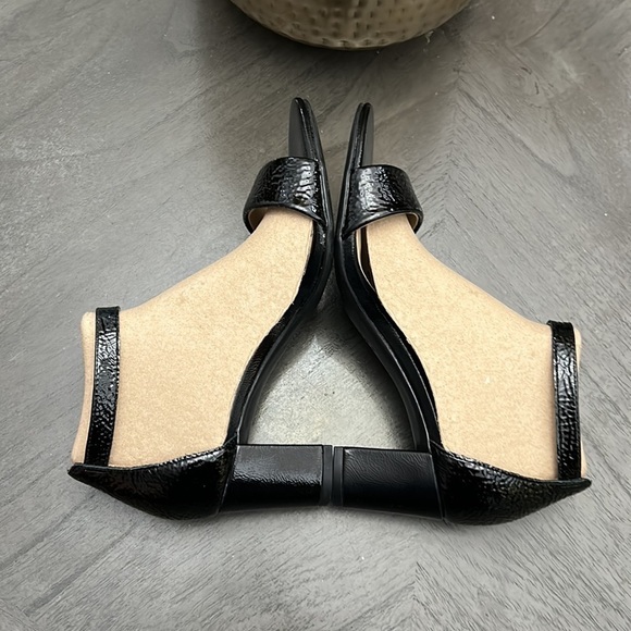 NATURALIZER Vera Ankle Strap Sandals (Wide) - Picture 9 of 16